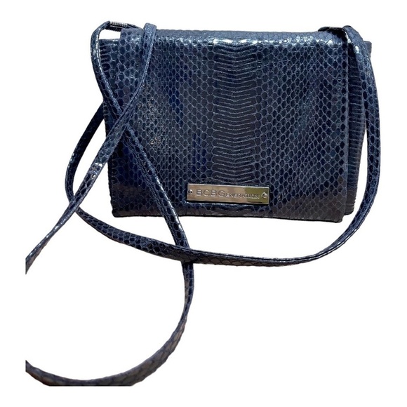 BCBGENERATION, NWOT, WOMENS BAG.BLACK FAUX SNAKESKIN, CROSSBODY PURSE. - Picture 1 of 8